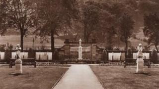 Todmorden war memorial before the statues were stolen
