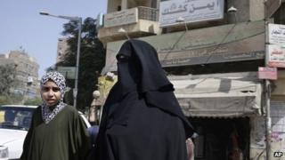 A woman and a girl walk in front of a hospital run by the Muslim Brotherhood's Islamic Medical Association in Cairo (September 2013)