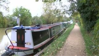 Stretch of river behind Abbey Road in Oxford