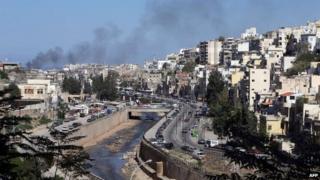 Smoke rises from the Bab al-Tabbana of Tripoli (25 October 2013)