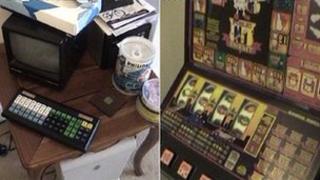 Fruit machine and bet settler