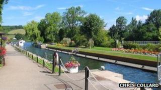 Mapledurham Lock