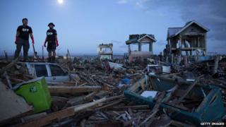 Workers searching for bodies in Tacloban