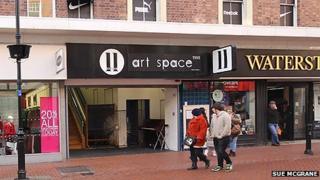 Un Deg Un, Wrexham