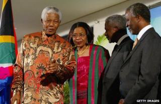Mandela in batik, with his wife, Graca Machel, Thabo Mbeki and Kofi Annan in 2012