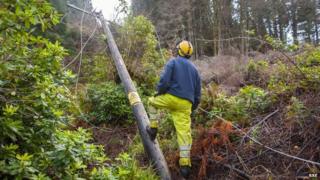 Engineer from SSE working to restore supplies