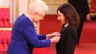 The Queens appoints Polly Harvey an MBE