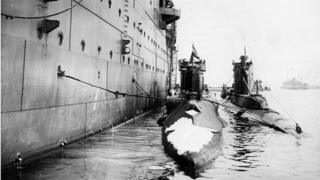 Submarine HMS P33