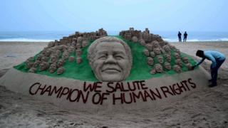 Tribute to Mandela in sand