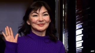 Alma Shalabayeva waves before giving a press conference after she arrived in Rome with her daughter on December 27, 2013