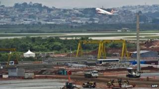Plane landing at Guarulhos airport