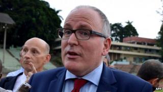 Dutch Minister of Foreign Affairs Frans Timmermans greets Cuban children during a football clinic by Feyenoord football club on 6 January, 2014 in Havana