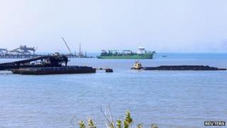 A barge is loaded with coal in the port of Cienaga close to the Caribbean city of Santa Marta on 5 January, 2014