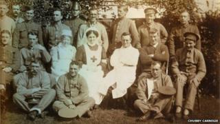 Charing VAD hospital, patients with Dr Littledale and nurses