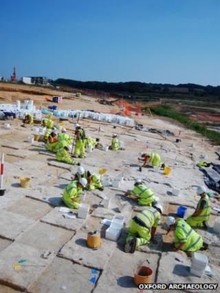 Excavations of the flint scatter site at Watermill Stream