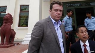 Russian tycoon Sergei Polonsky (C) and his lawyer (wearing tie) speak to the media at the Appeal Court in central Phnom Penh, 13 January 2014
