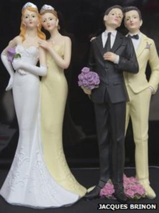 Wedding cake figurines