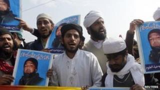 Protest by hardline Islamic party in support of the killer of Punjab Governor Salman Taseer