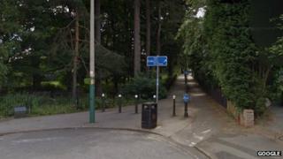 Footpath off Charnock Avenue