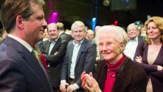 Els Borst at party conference (8 Feb)