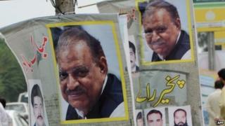 Banners welcoming and congratulating incoming Pakistani President Mamnoon Hussain in Islamabad on September 9, 2013