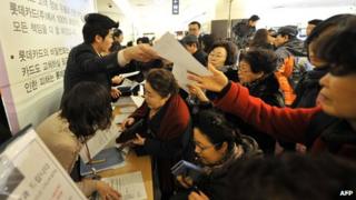 South Korean customers looking to cancel their credit cards