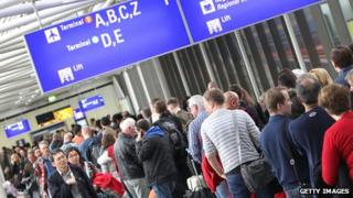 Long queues at Frankfurt airport