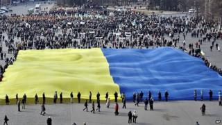 Protestors in Ukraine with the country's flag