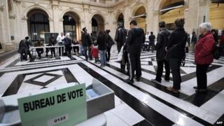 French voters queue to vote