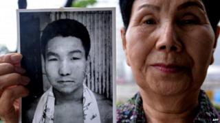 Hideko Hakamada, sister of Iwao Hakamada, holds a picture of her young brother outside the Tokyo Detention House on 20 May 2013