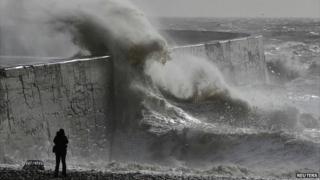 Waves at Newhaven