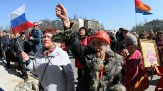 Pro-Russian citizens demonstrate in front of Donetsk regional administration building. 8 April 2014