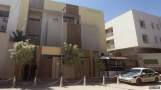 Jordanian embassy in Tripoli (15 April 2014)