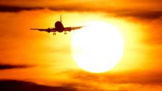 Boeing 737 over Hanover airport