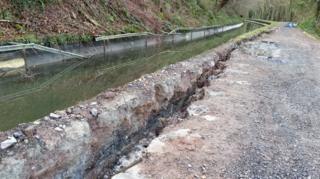 The crack in the canal embankment