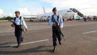 Indonesian soldiers secure the Virgin Australia plane at Denpasar airport - 25 April 2014.
