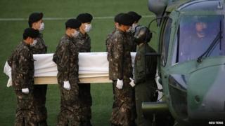 South Korean military soldiers load a coffin of a passenger who was onboard the ship, before being transported to Ansan - 25 April 2014