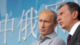 Igor Sechin (right) with President Putin in August 2010