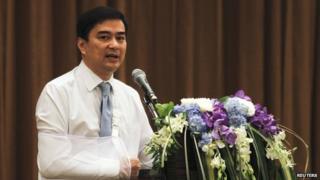 Thailand's opposition leader and former Prime Minister Abhisit Vejjajiva speaks during a news conference at a hotel in Bangkok, 3 May 2014