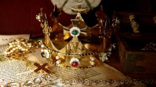 Richard III funeral crown