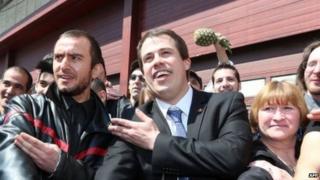 Laurent Louis (C) with supporters in Anderlecht (4 May)