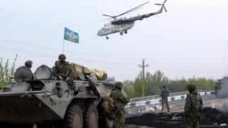Ukrainian soldiers stand at a checkpoint they seized from the separatists near Sloviansk. Photo: 2 May 2014