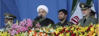 Hassan Rouhani (centre) on National Army Day in Tehran (18/04/14)