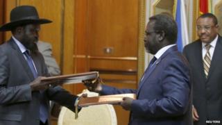 South Sudan"s President Salva Kiir (left) and rebel leader Riek Machar with Ethiopian Prime Minister Hailemariam Desalegn (right) at the signing ceremony in Addis Ababa, 9 May 2014