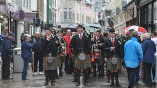 Smiling Jersey Pipers