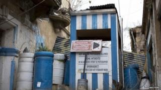 A military post marking the UN buffer zone stands in the Greek Cypriot-controlled area of central Nicosia 12/03/2014