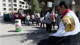 Egyptians queue to vote in Dubai (15/05/14)