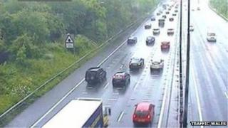 M4 westbound between junctions 24 and 25 (Coldra and Caerleon)