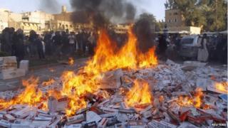 ISIL fighters burning ciagrettes
