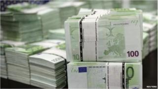 Blocks of 100 euro notes